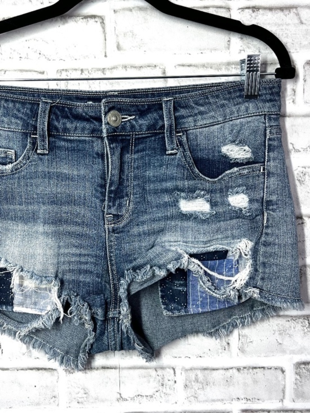 |•DAYTRIP•| Denim Jean Shorts Peekaboo Pockets Capricorn High Rise Size 28